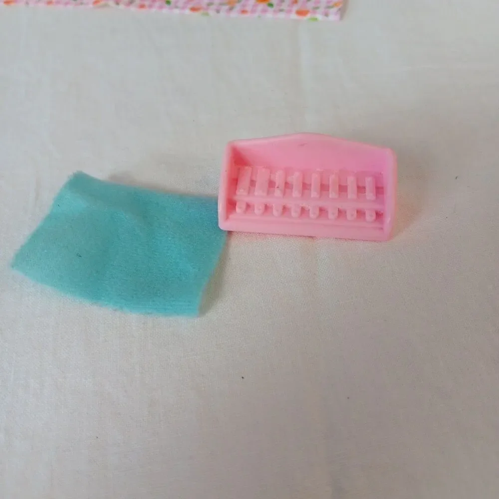 Barbie vtg giggles